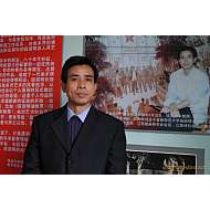 段裘明照片